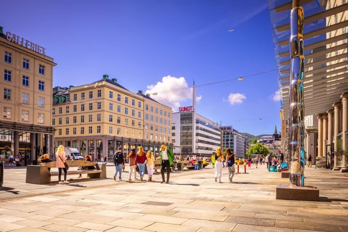Dinbnb I Mid-city Luxury With Mini Balcony And Smart Tv & Sound System Feriehus Bergen