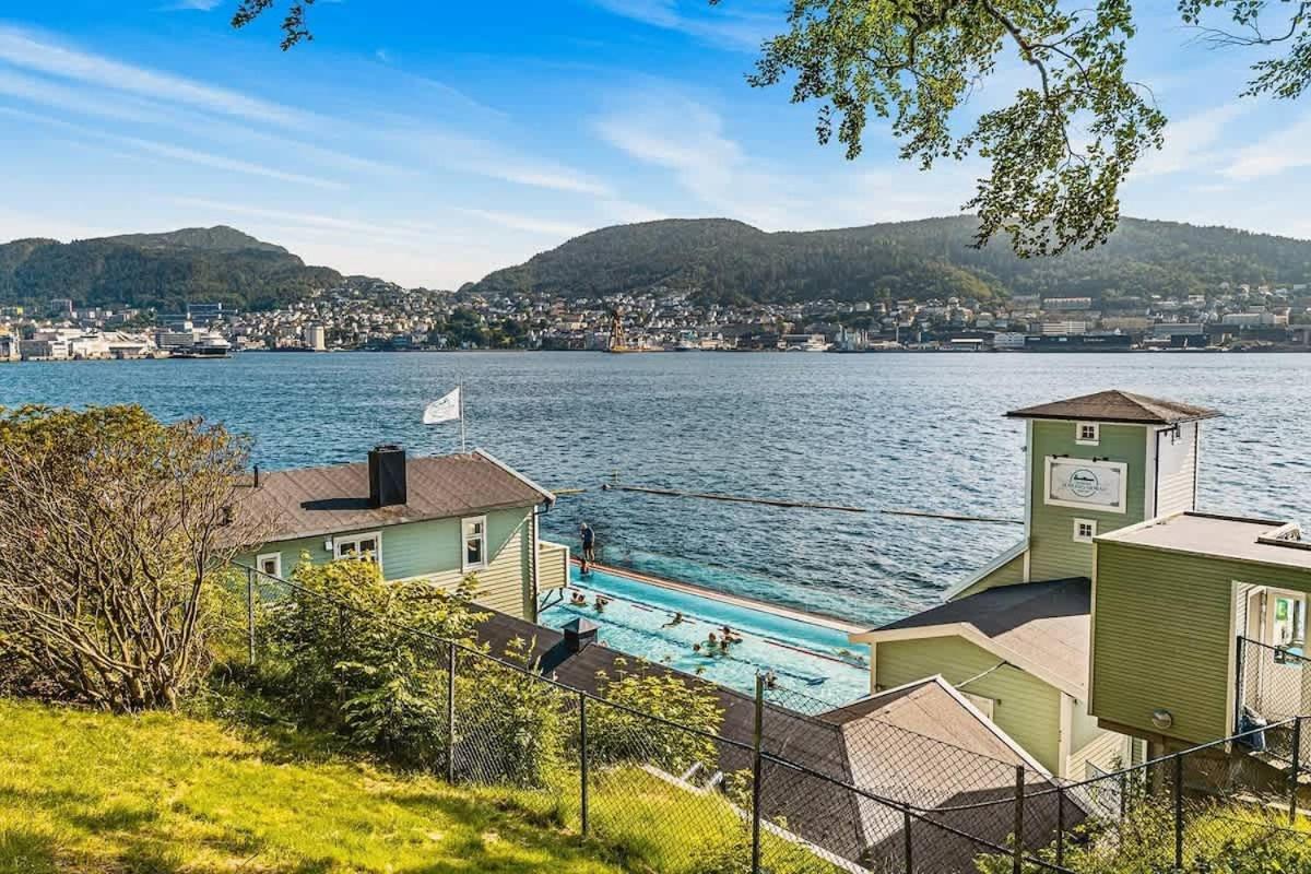 Dinbnb I Mid-city Luxury With Mini Balcony And Smart Tv & Sound System Feriehus