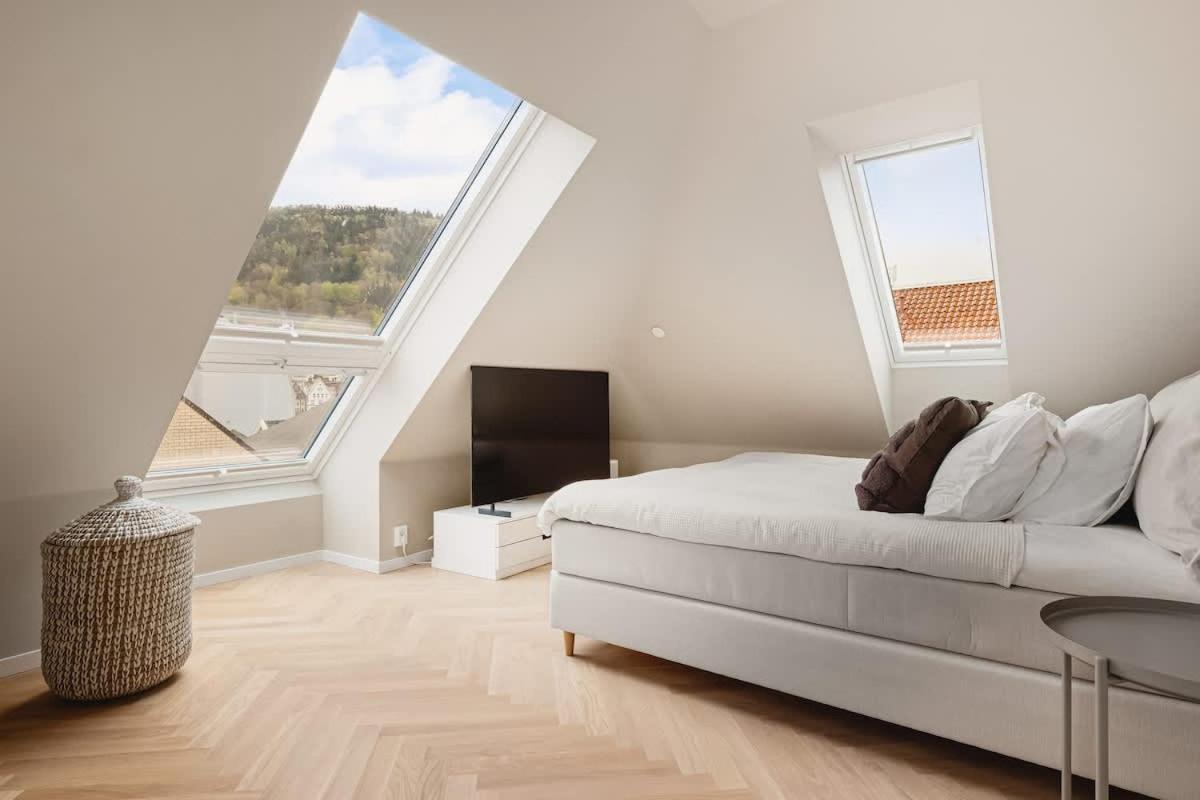 Dinbnb I Mid-city Luxury With Mini Balcony And Smart Tv & Sound System Feriehus *